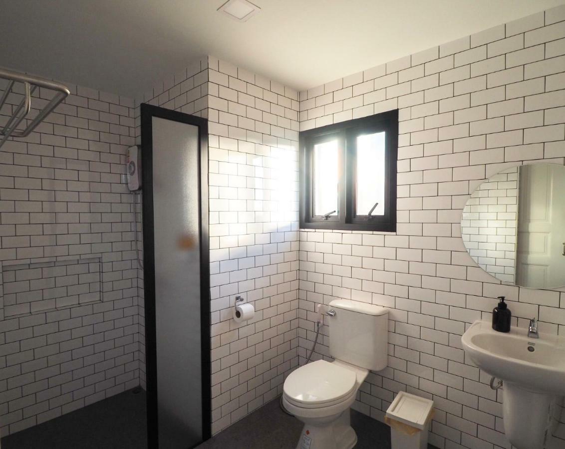 Wiw Mini Hotel Бангкок Экстерьер фото