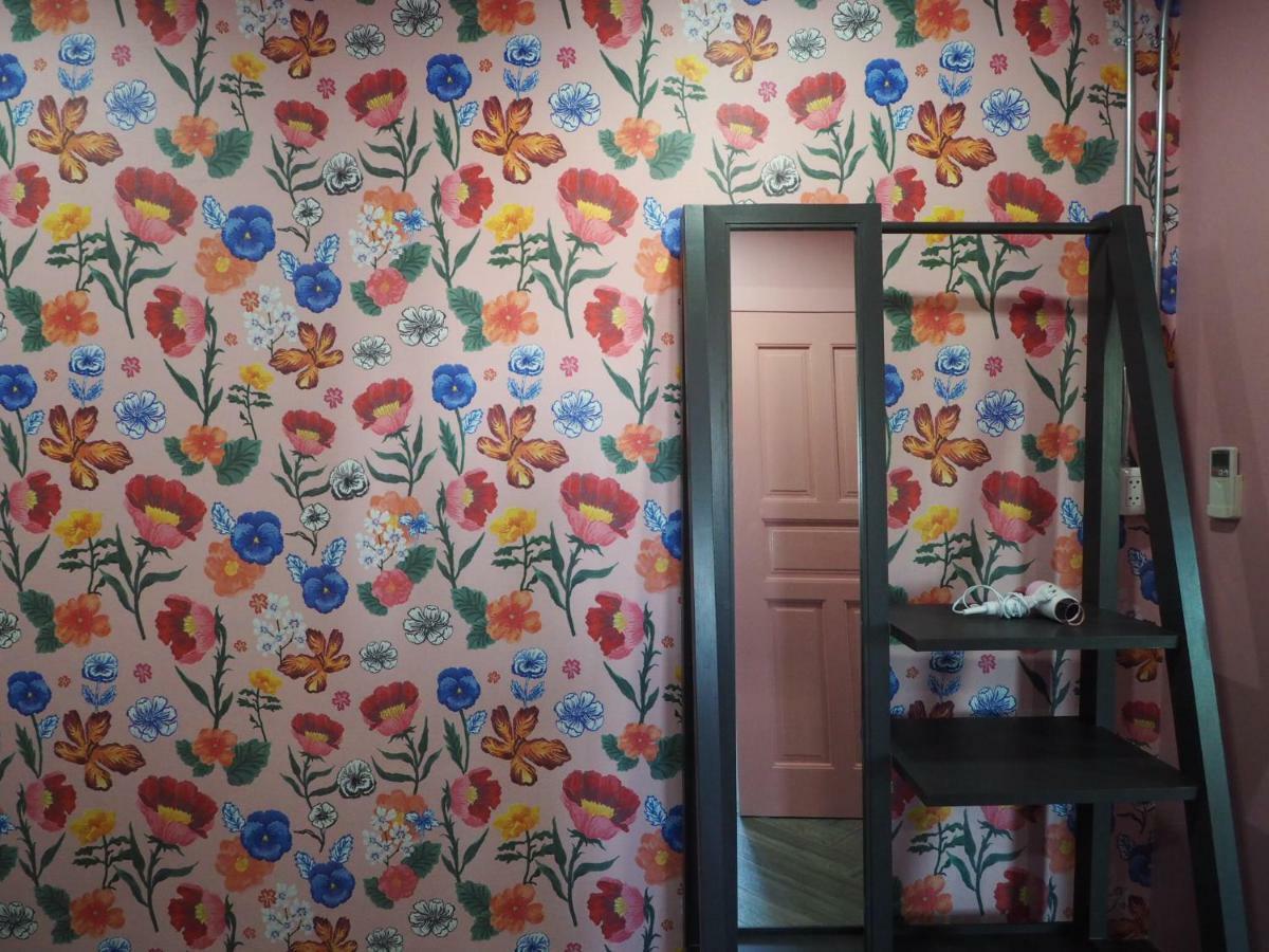 Wiw Mini Hotel Бангкок Экстерьер фото