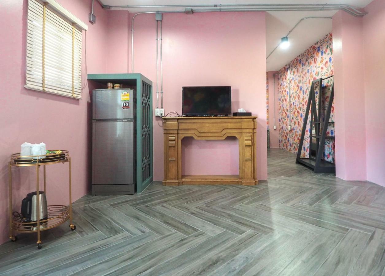 Wiw Mini Hotel Бангкок Экстерьер фото