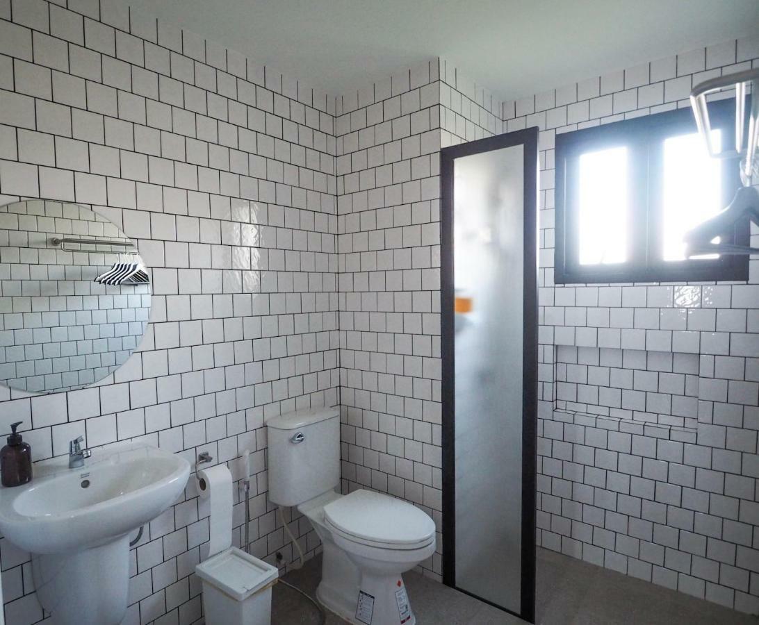 Wiw Mini Hotel Бангкок Экстерьер фото